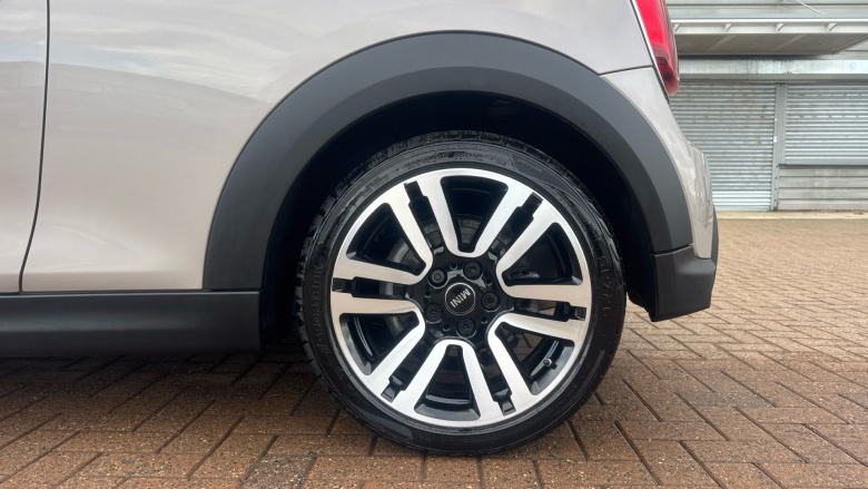 MINI Hatchback 1.5 Cooper Exclusive 3dr Auto Petrol Hatchback